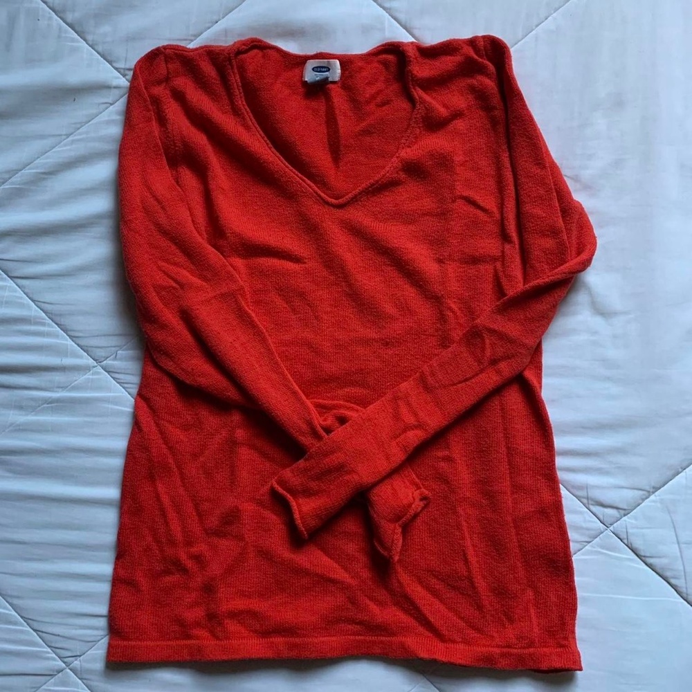 Old Navy women's scarlet red v-neck sweater, size medium, great condition